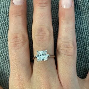 Elegant Silver Square-Cut Ring size 8